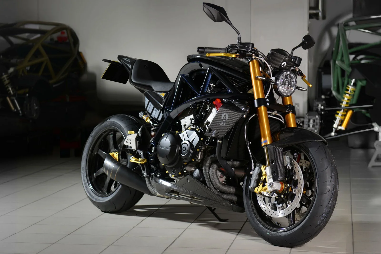 Norton UK Website drop 961 , Variants and Superlight from Bike listing