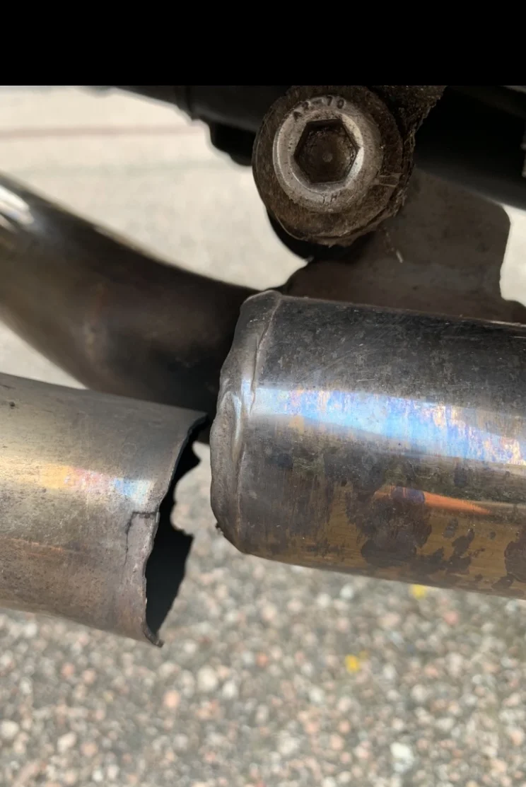 961 Sport: exhaust mount HELP