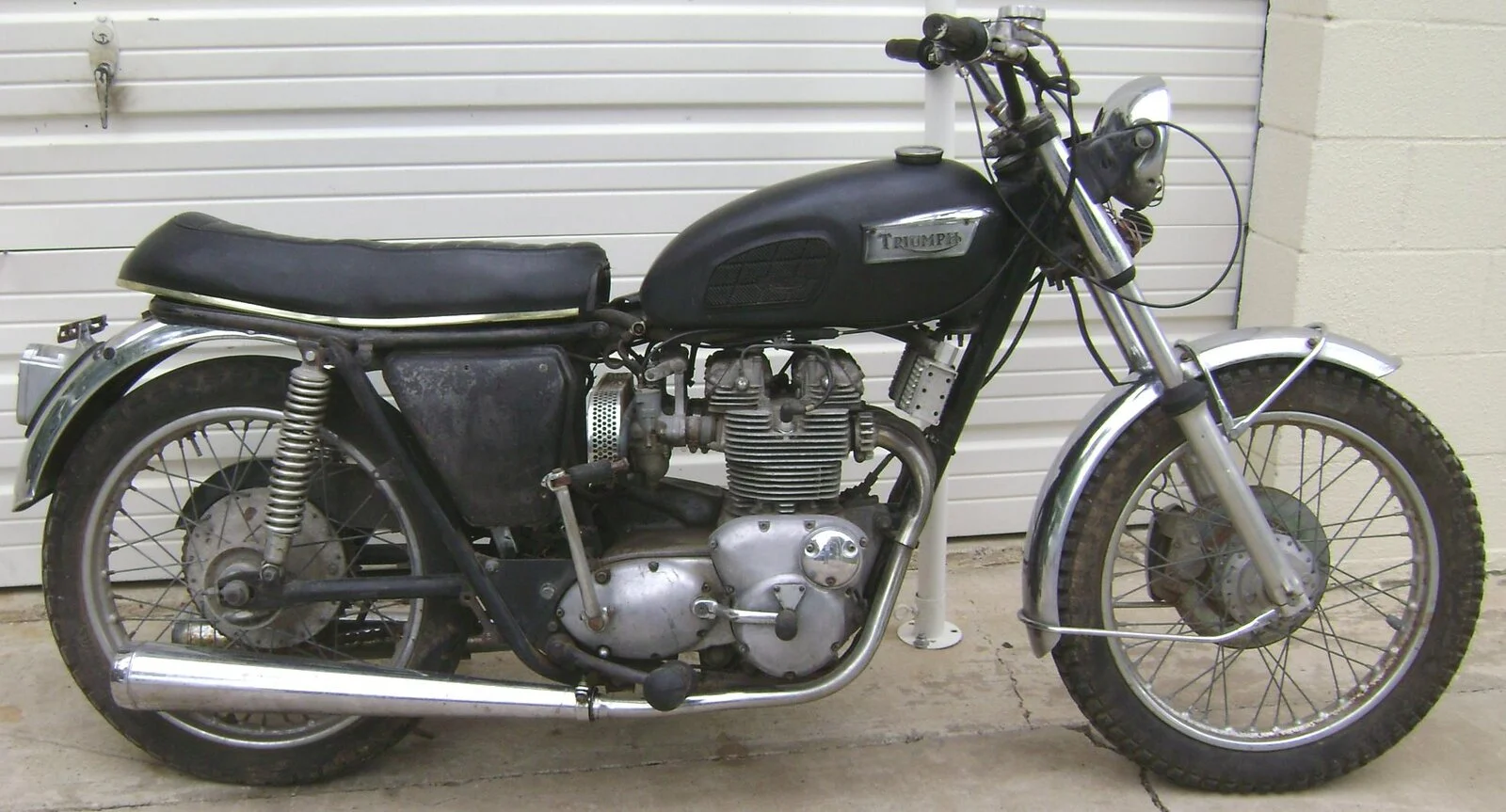 Pictures of your Triumph T160 or similar .