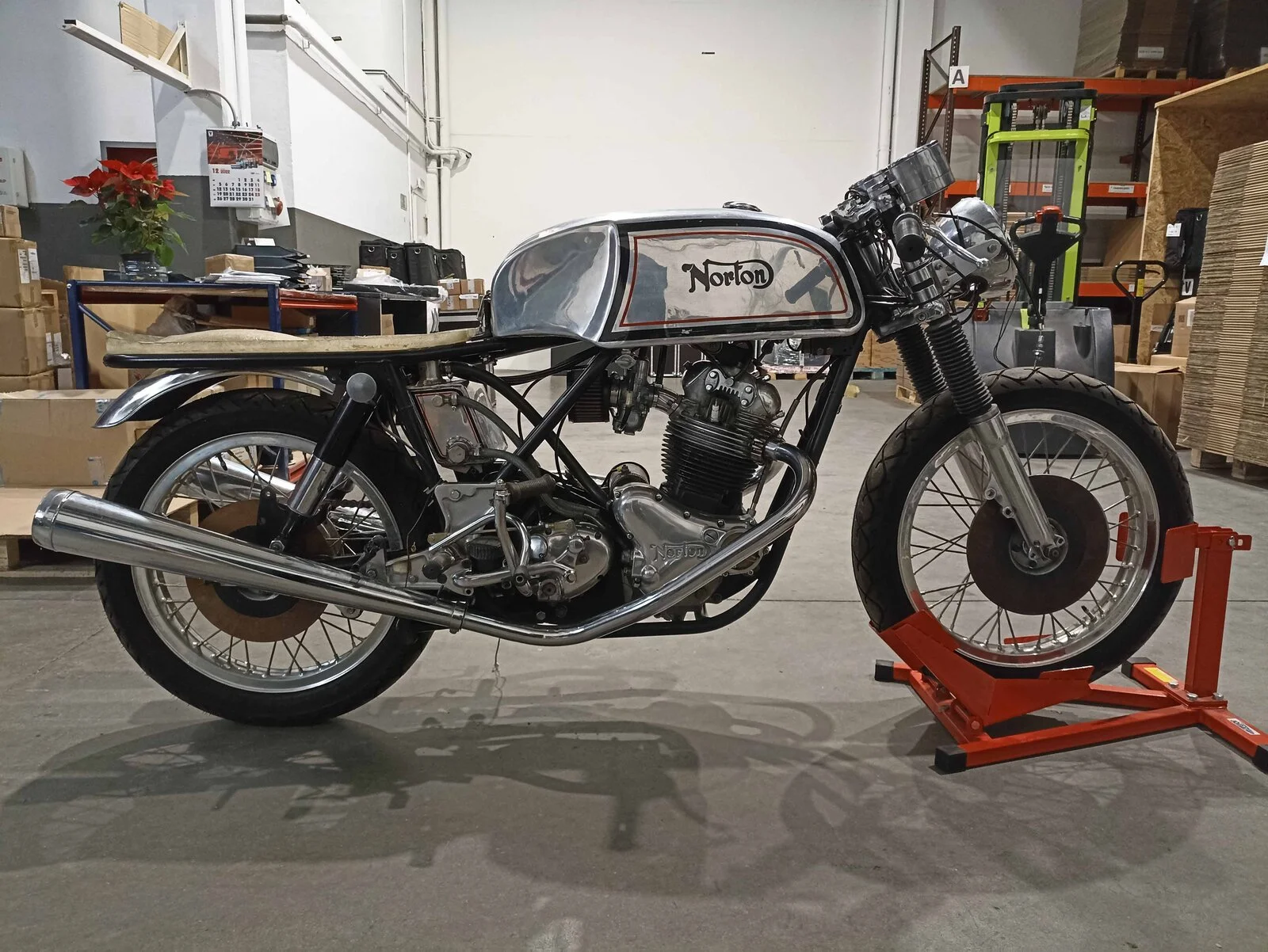 Starting cafe racer restoration Commando 850 MK3 from Spain