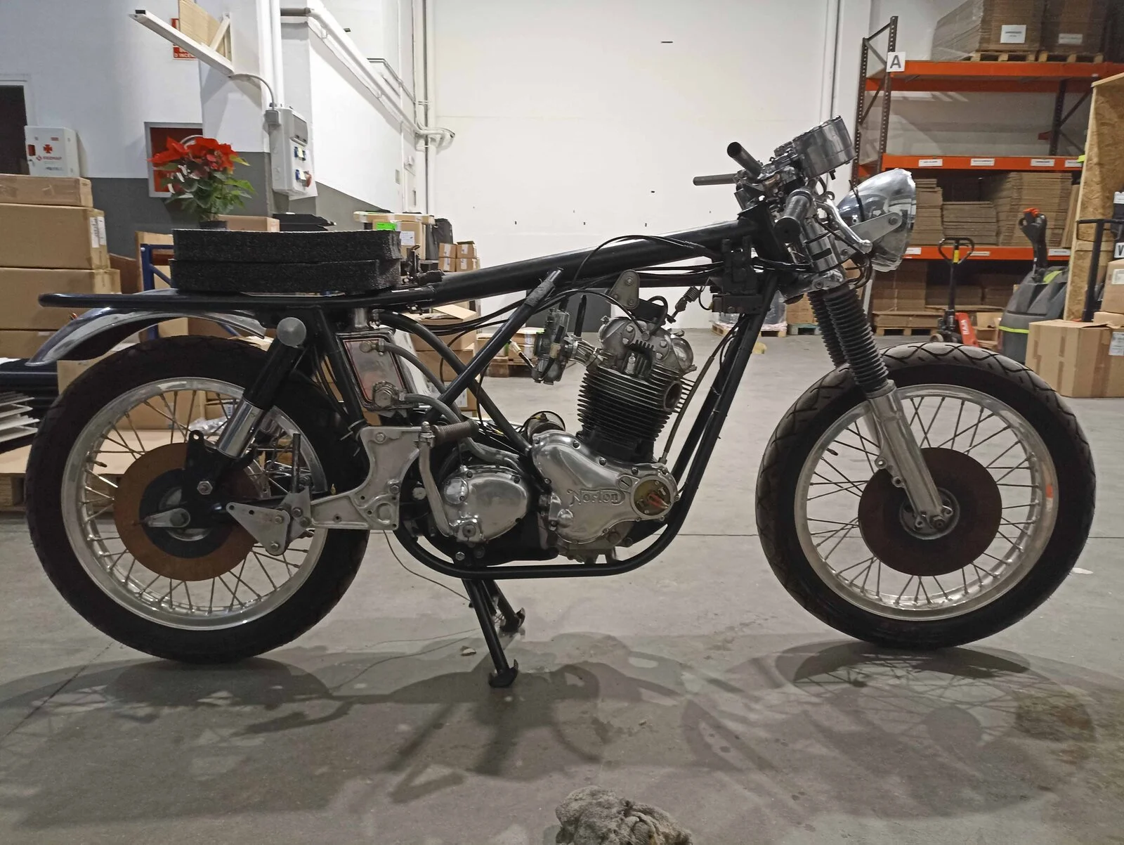 Starting cafe racer restoration Commando 850 MK3 from Spain