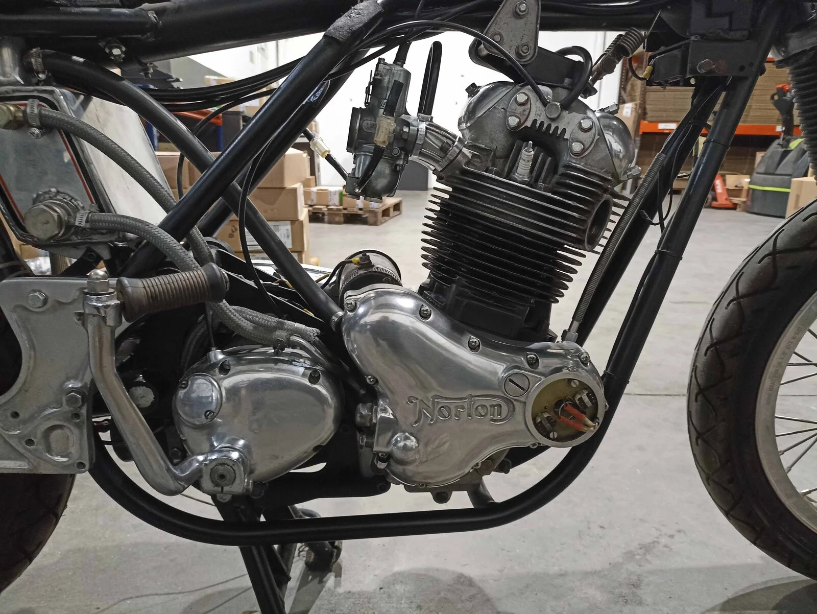 Starting cafe racer restoration Commando 850 MK3 from Spain