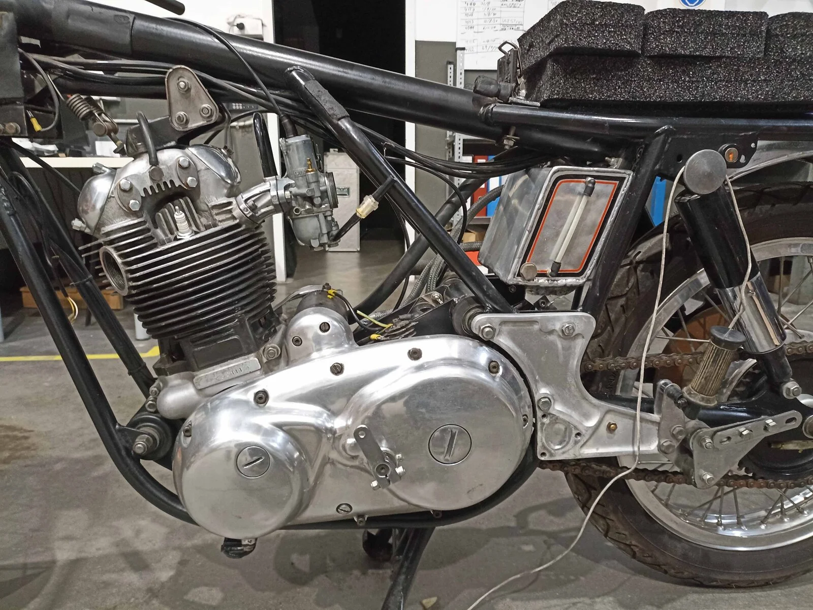 Starting cafe racer restoration Commando 850 MK3 from Spain