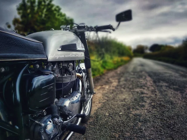 22 year old and my first norton 650 ss :) from england