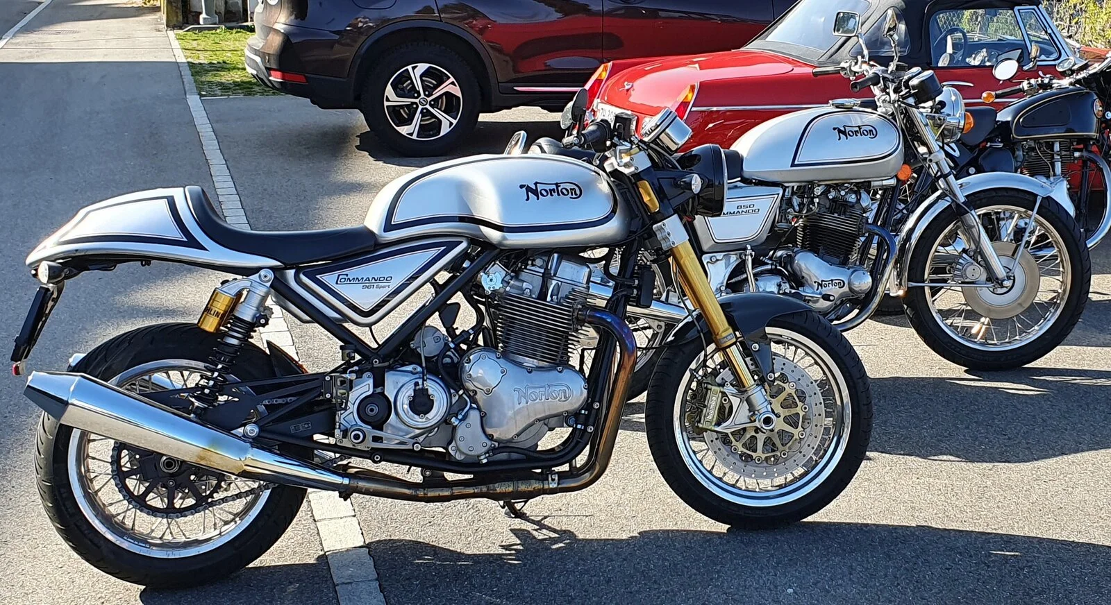 2022 Norton Commando Photo Contest