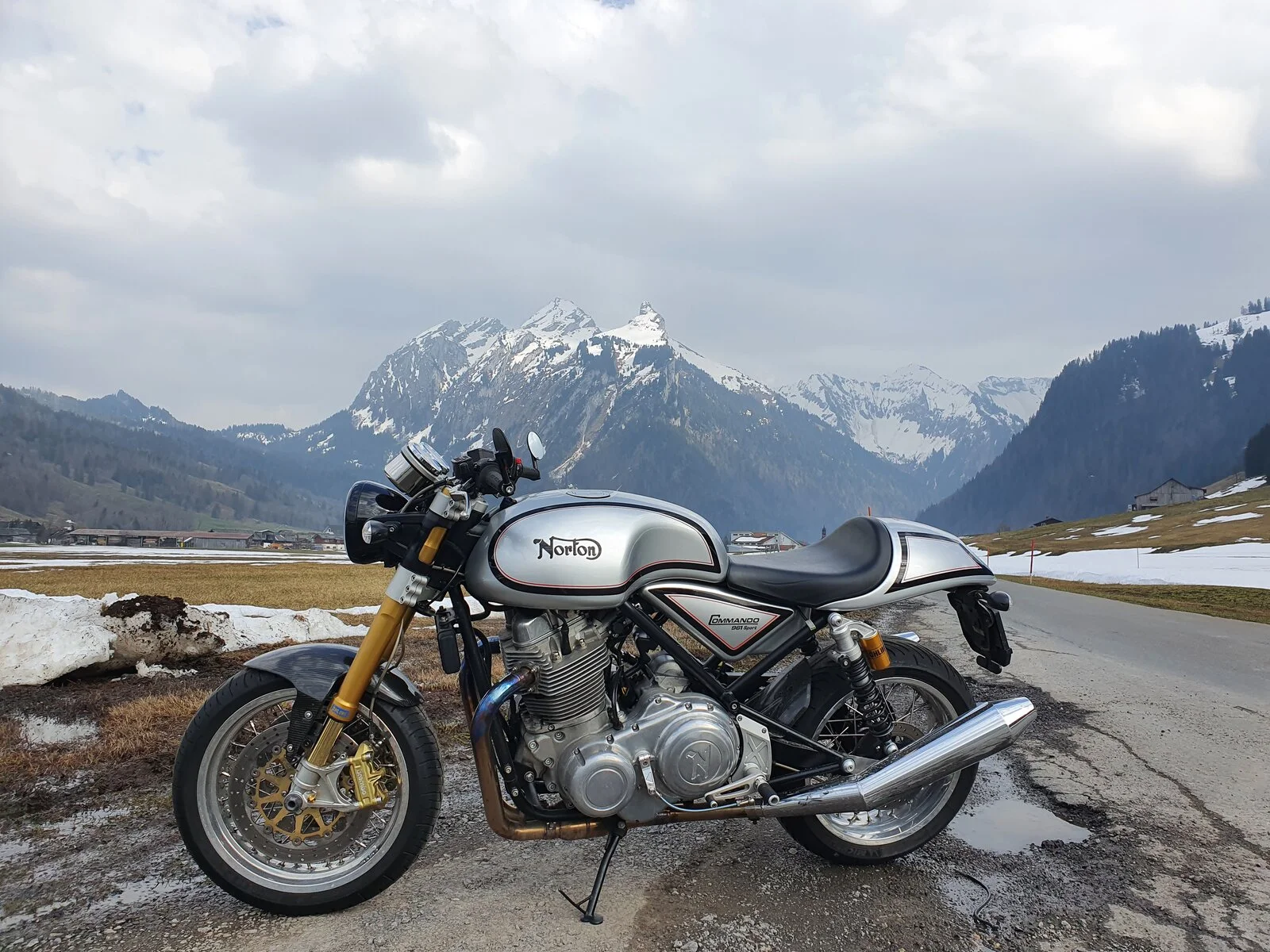 Pictures of your Norton 961