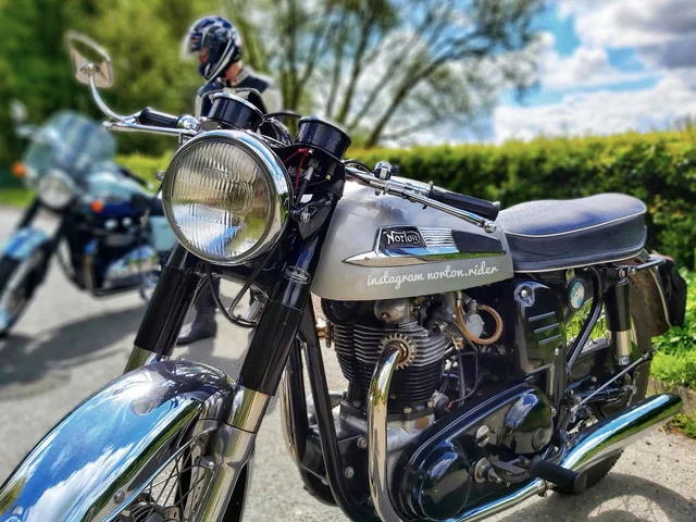 22 year old and my first norton 650 ss :) from england