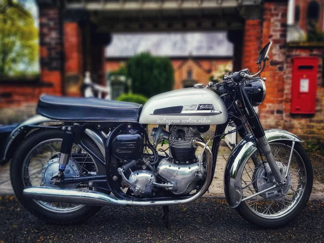 22 year old and my first norton 650 ss :) from england