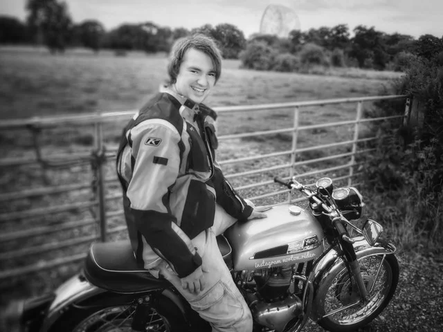 22 year old and my first norton 650 ss :) from england