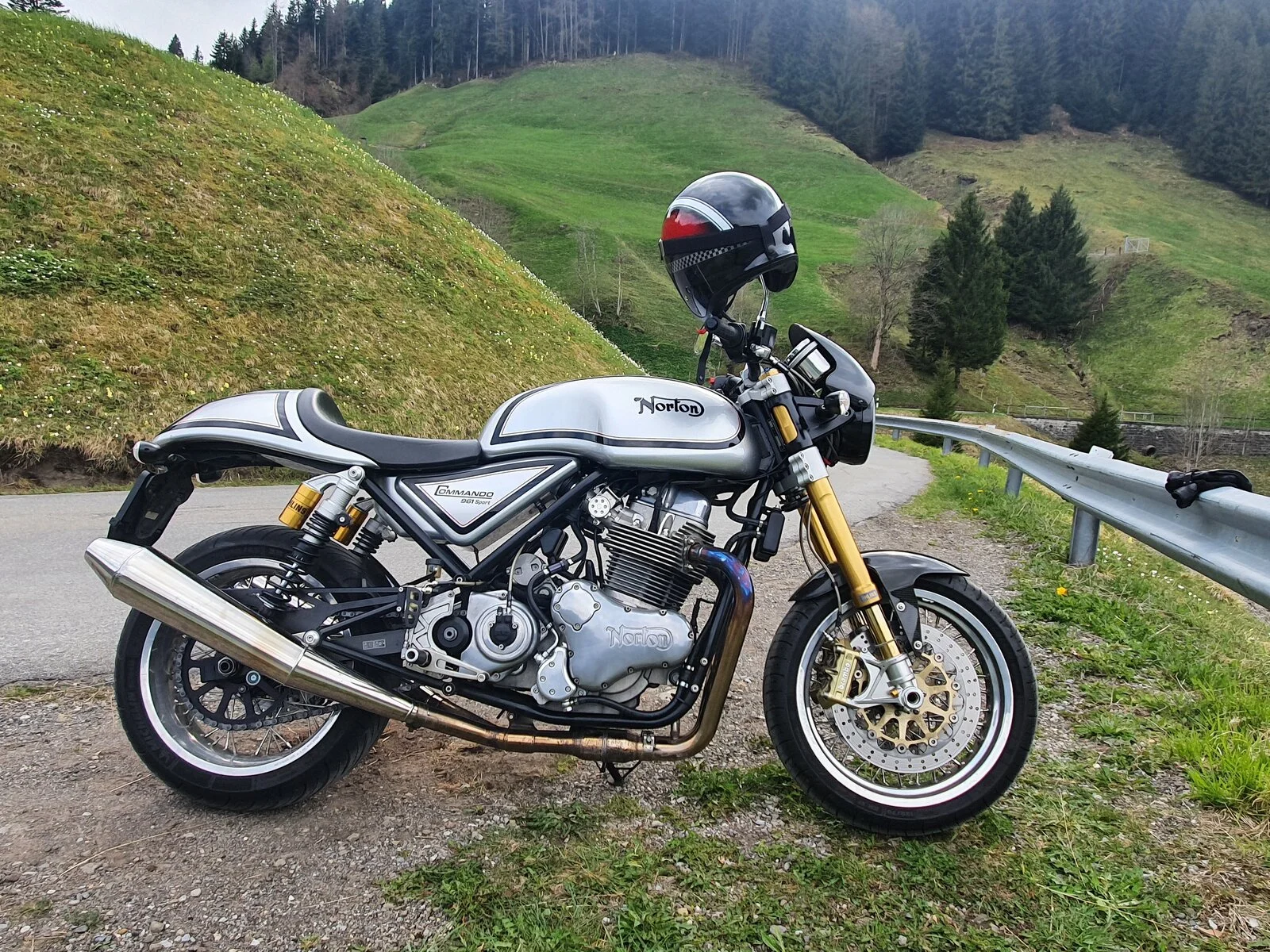 Pictures of your Norton 961