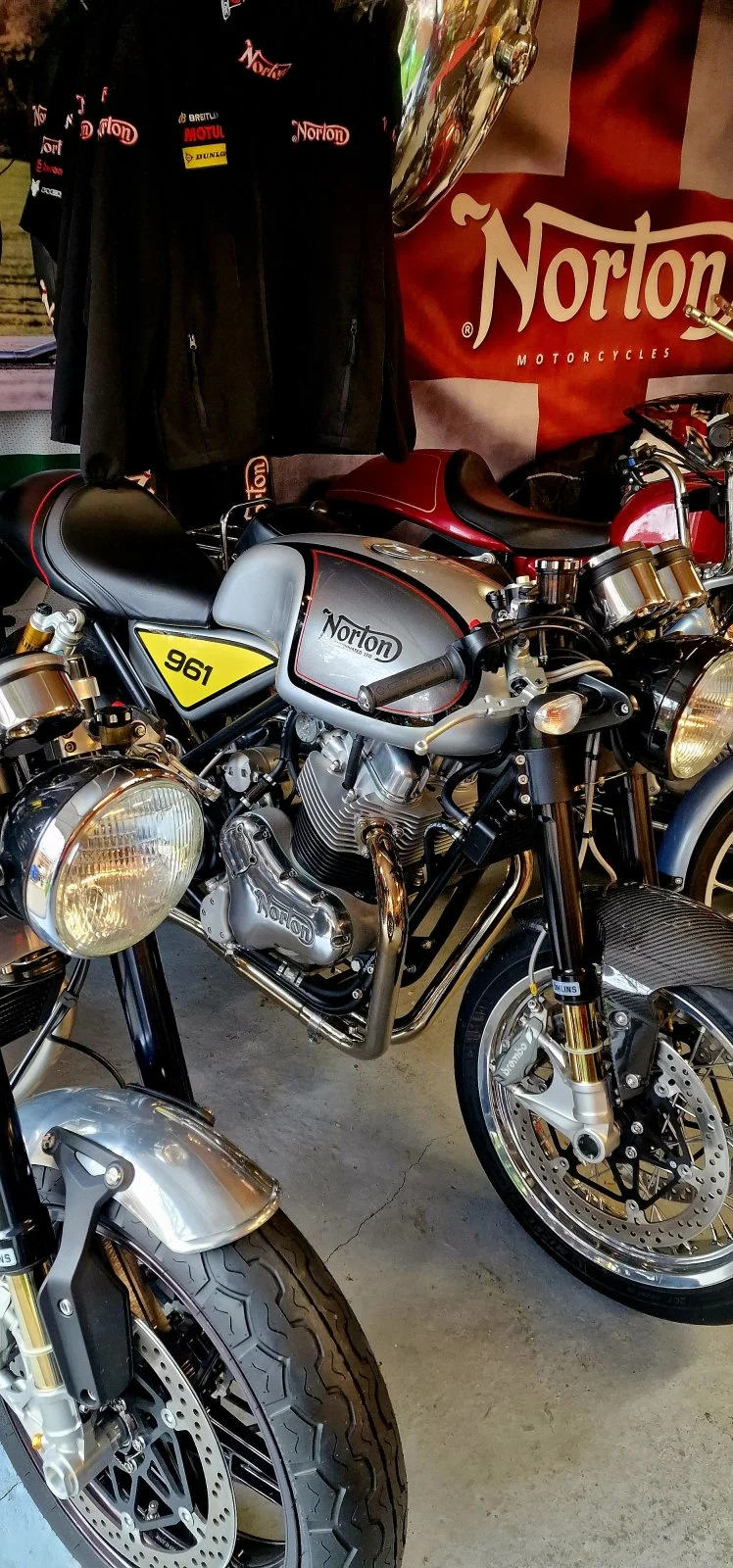 Pictures of your Norton 961