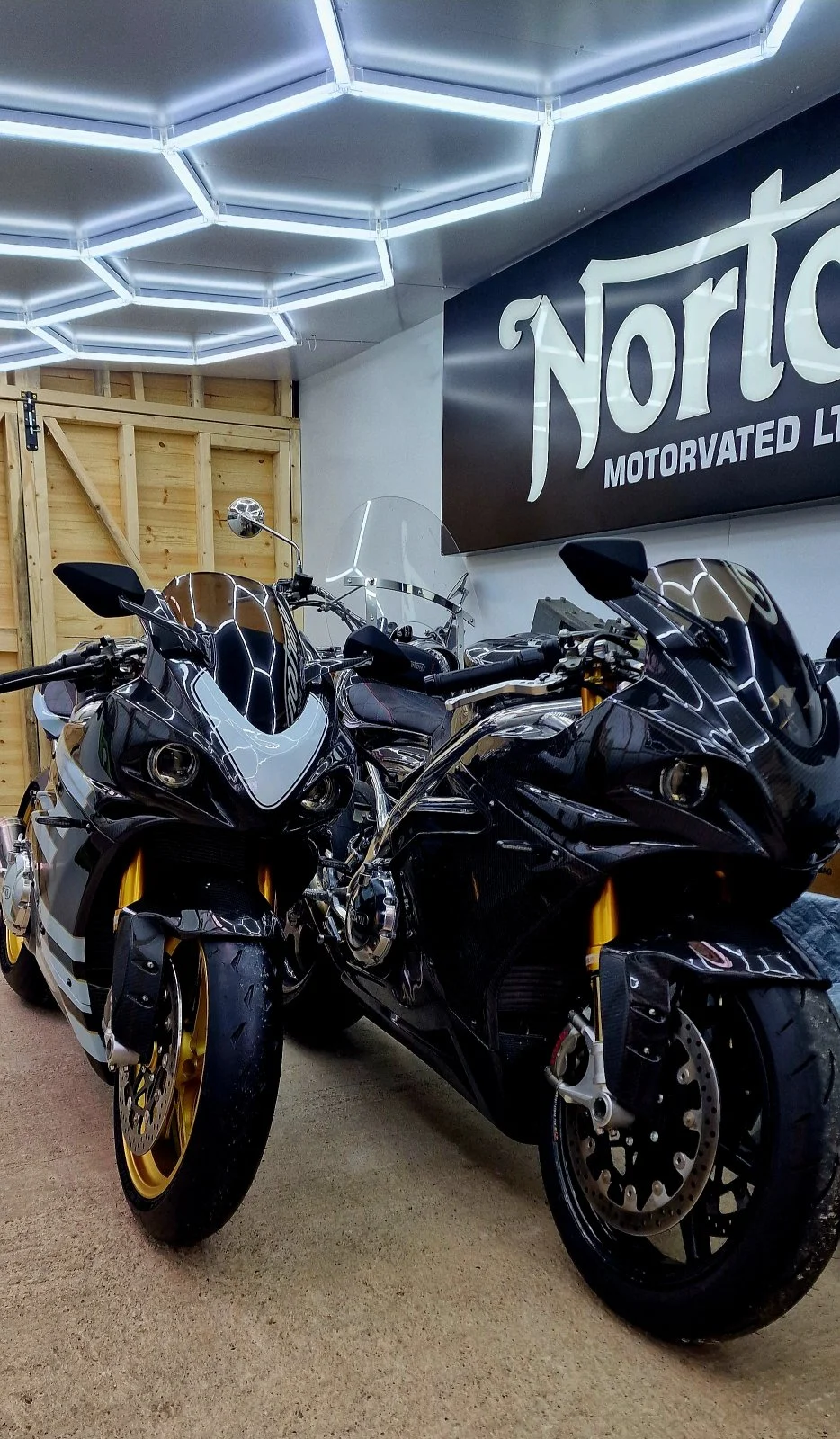 Pictures of your Norton 961