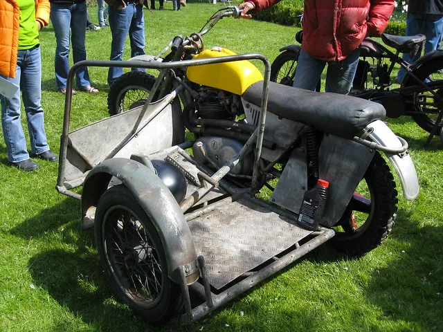 Sidecar rigs on Commando hacks