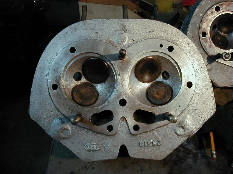 Cylinder head for spigotted barrells