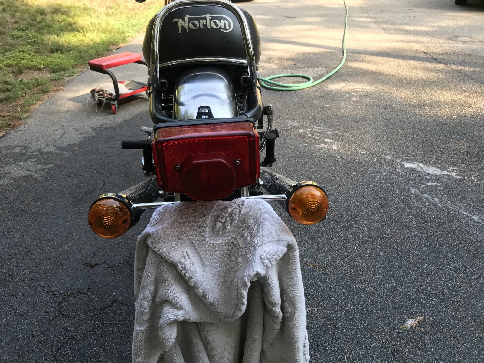 Riding old bikes without indicators (my Norton)