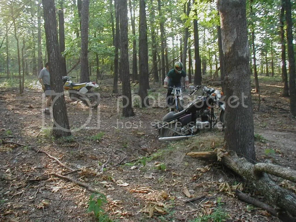 Commando-based frame as vintage dirt bike/trail bike