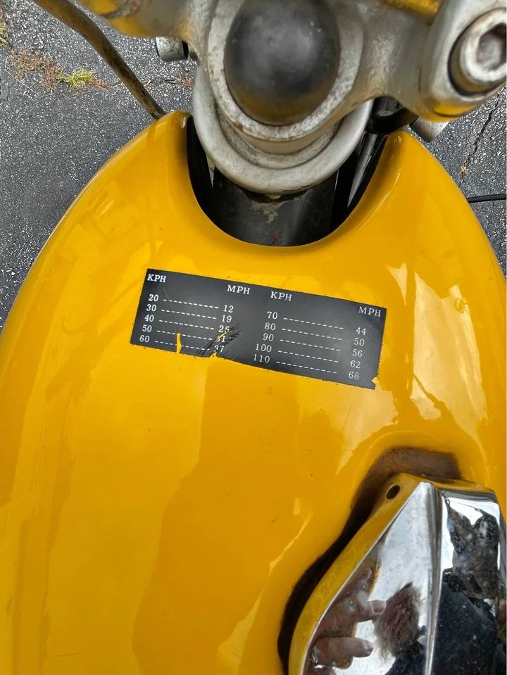 speeds sticker on the top of the tank on a 71 original?