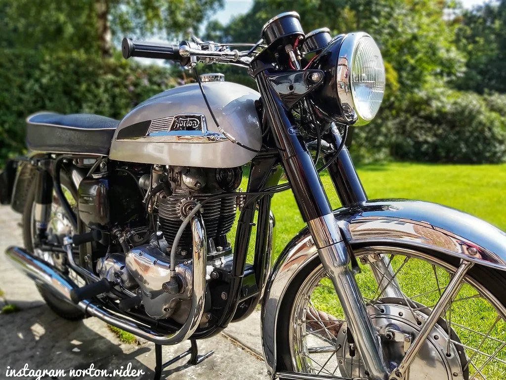 22 year old and my first norton 650 ss :) from england