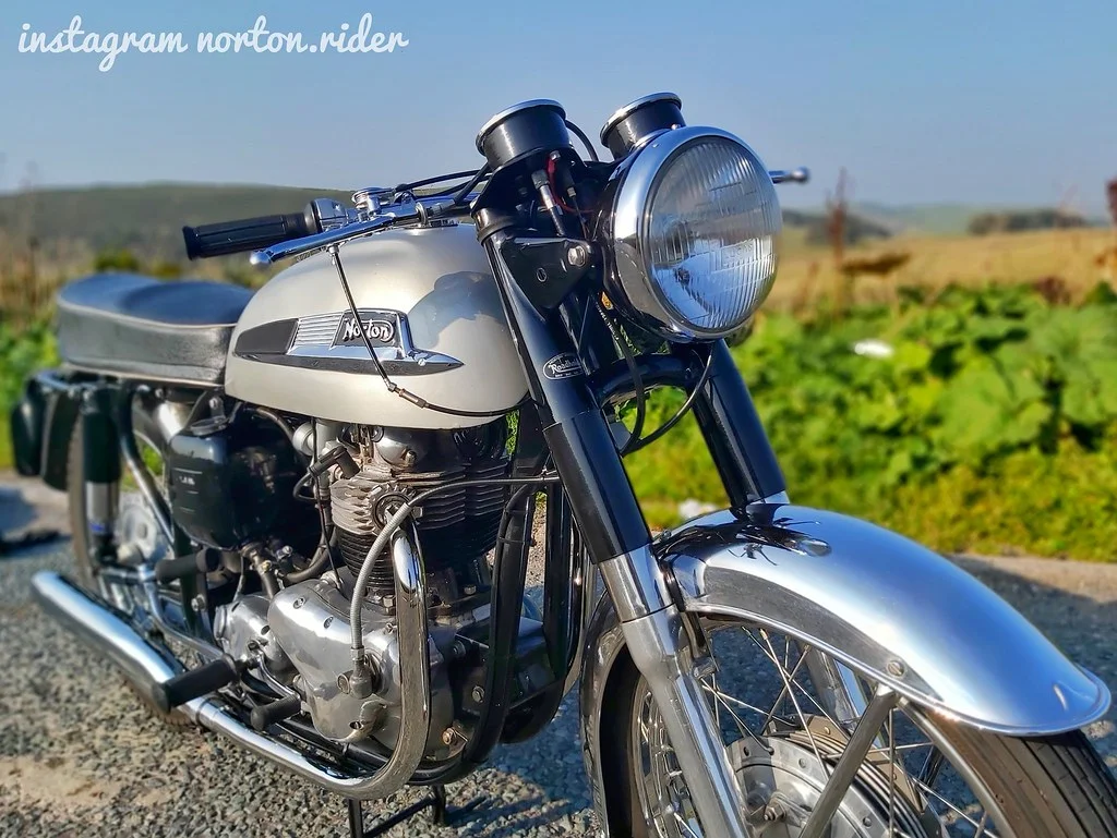 22 year old and my first norton 650 ss :) from england