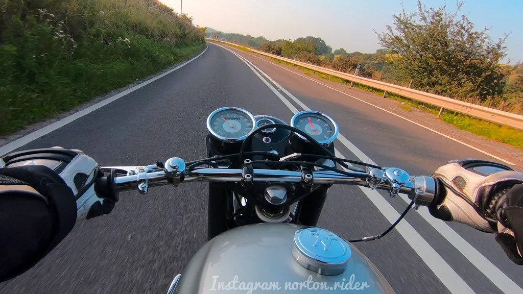 22 year old and my first norton 650 ss :) from england