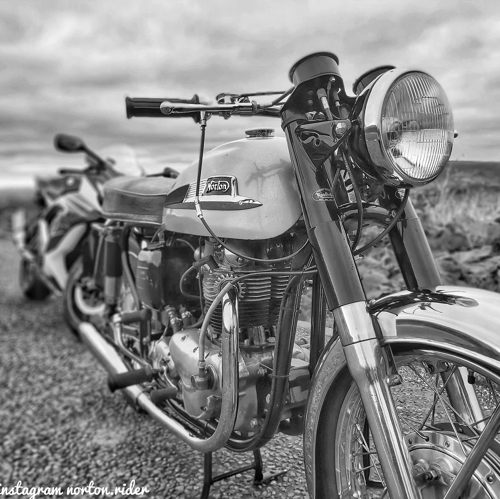 22 year old and my first norton 650 ss :) from england