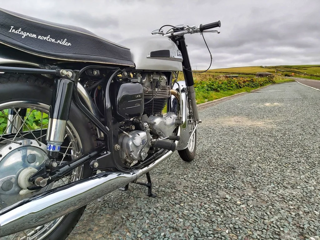 22 year old and my first norton 650 ss :) from england