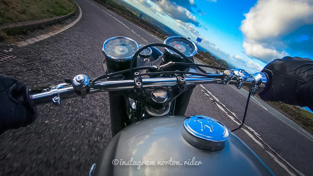 22 year old and my first norton 650 ss :) from england