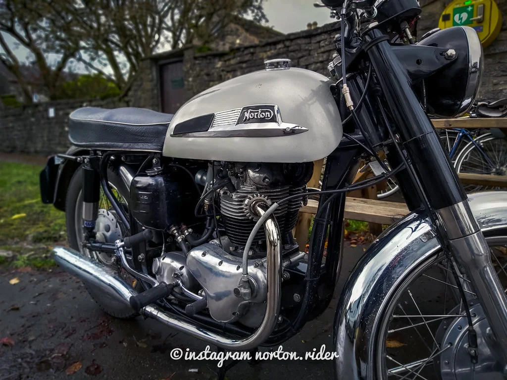 22 year old and my first norton 650 ss :) from england