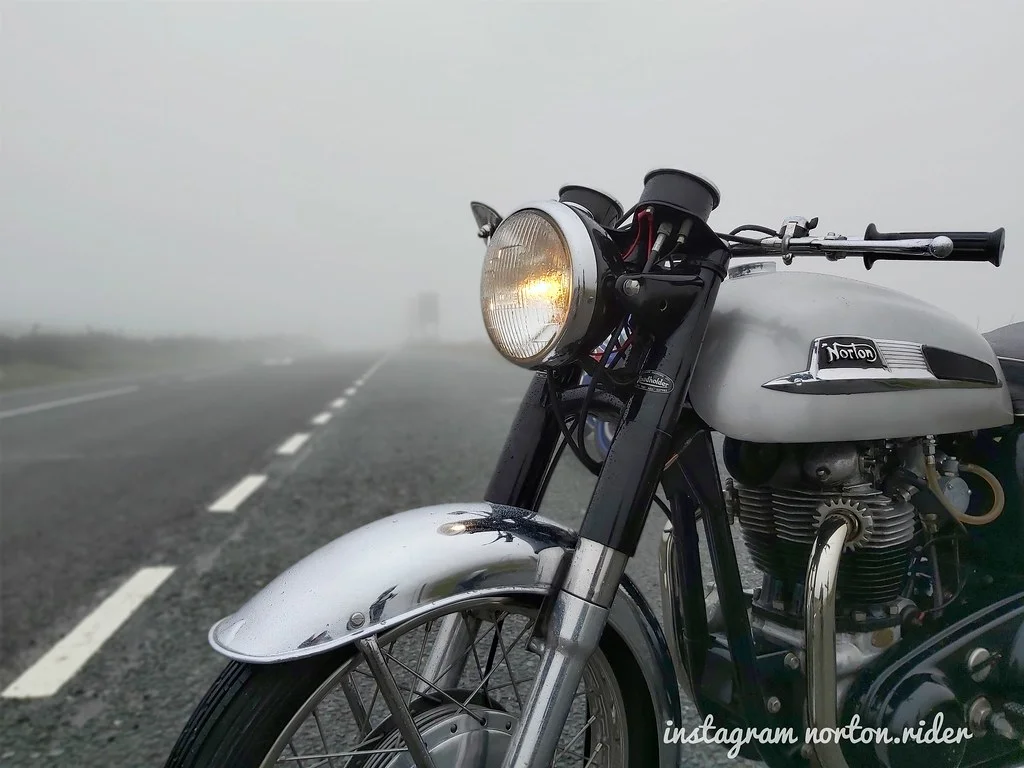 22 year old and my first norton 650 ss :) from england