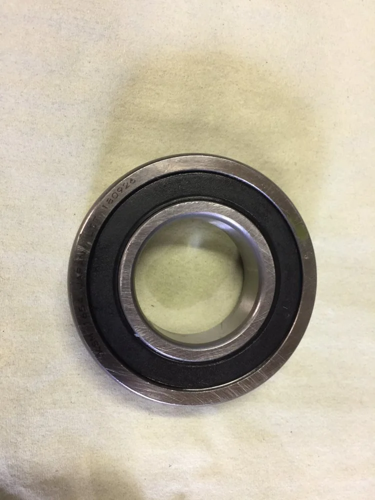 Sealed bearing in gearbox