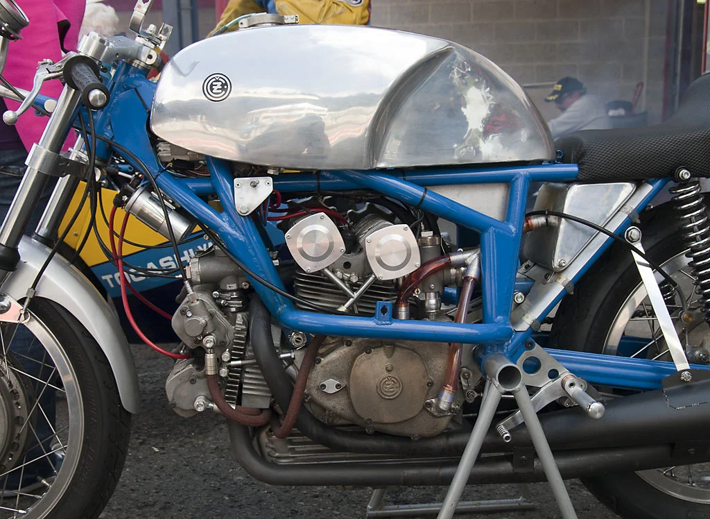 Thruxton .