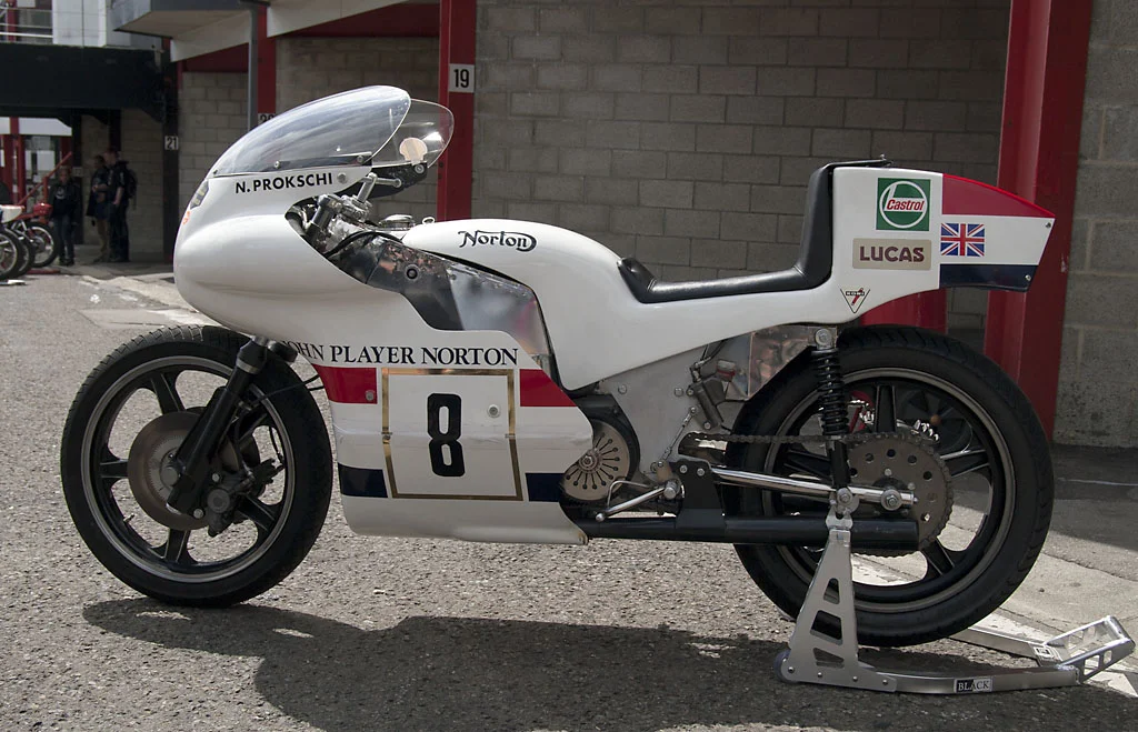 Firing up the Monocoque Norton racer