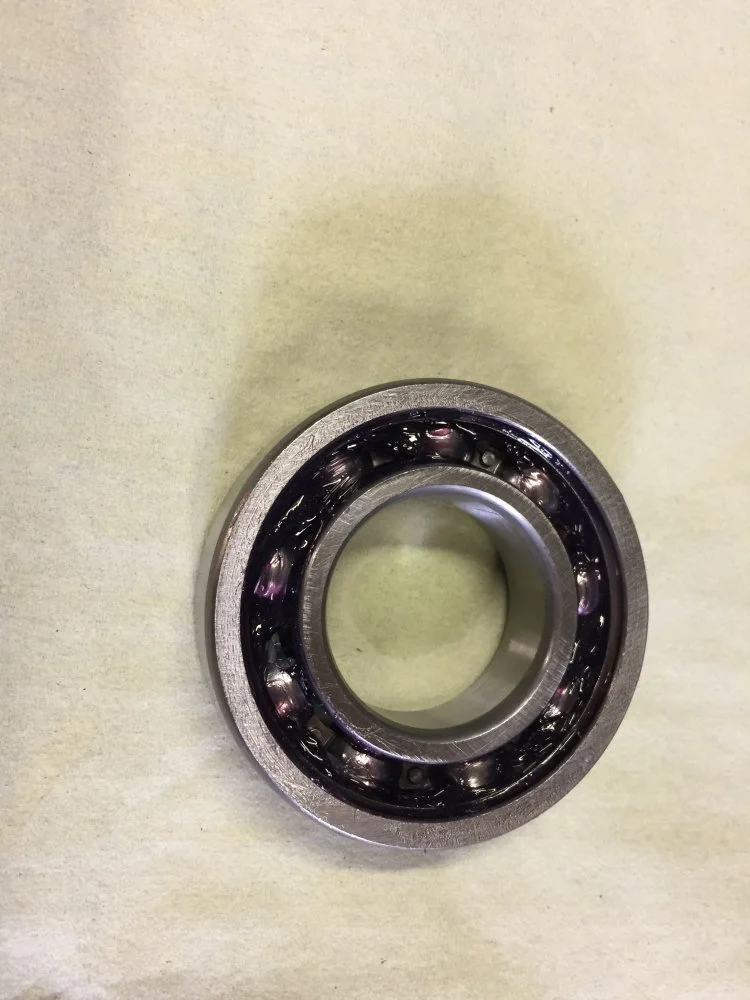 Sealed bearing in gearbox