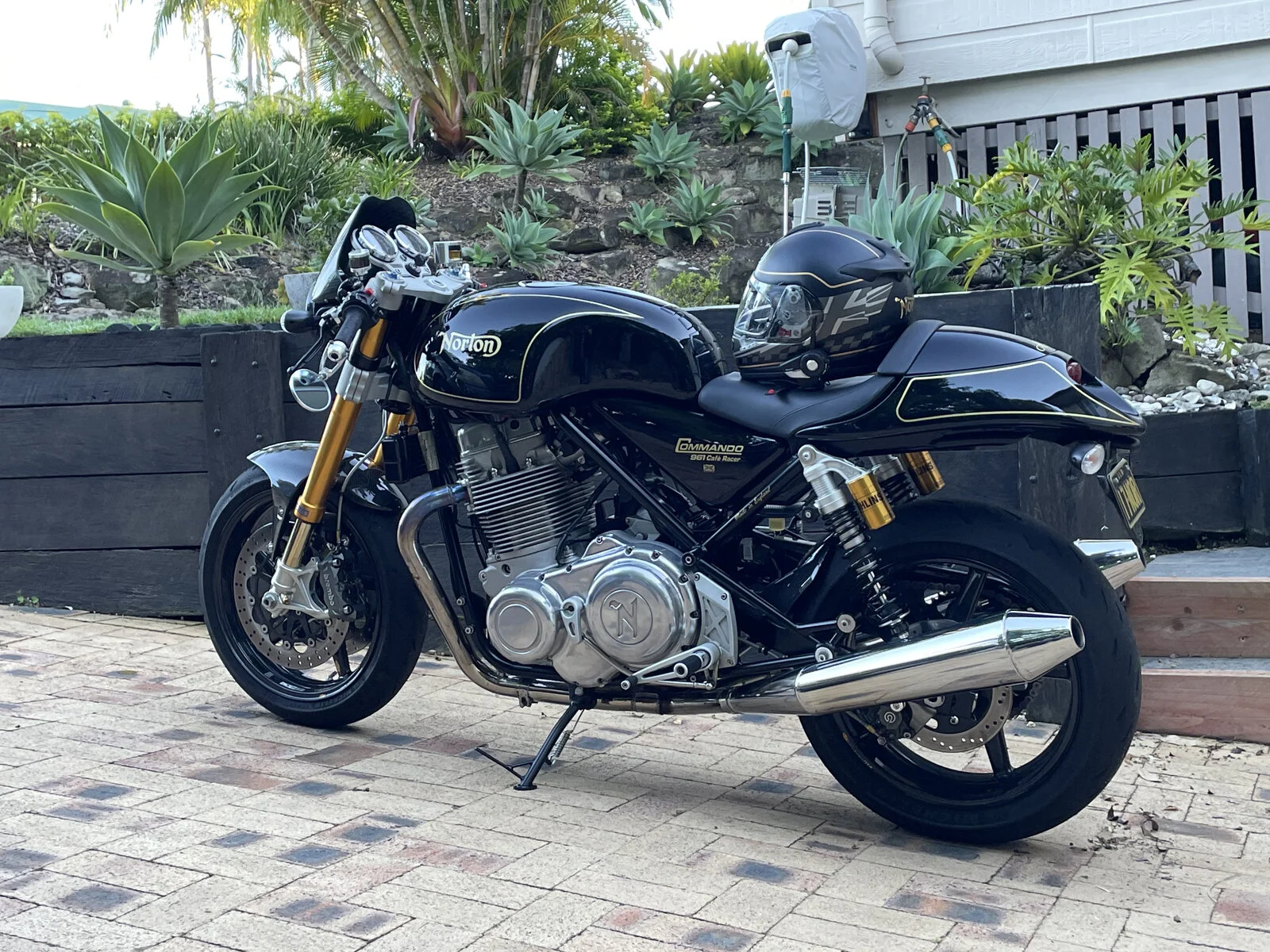 Pictures of your Norton 961