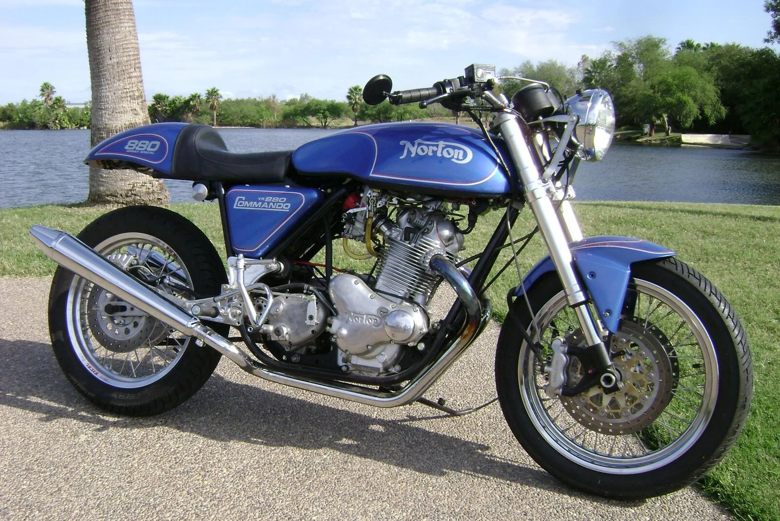 850 Norton Monoshock.jpg