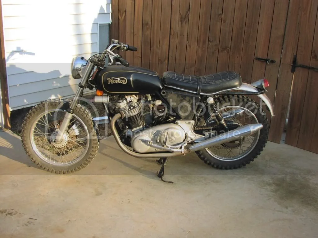 Commando-based frame as vintage dirt bike/trail bike