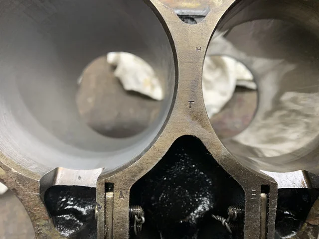 850 Bore Marking & Smoking Exhaust