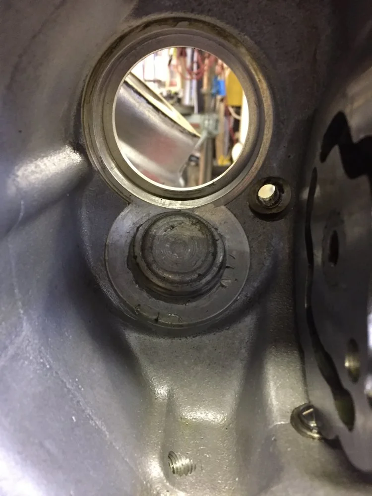 Sealed bearing in gearbox