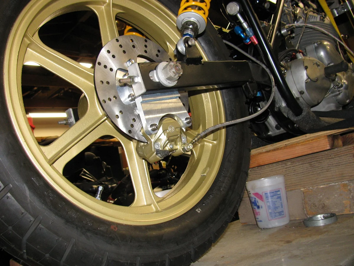 Fitting a rear disc brake on a drum brake Commando