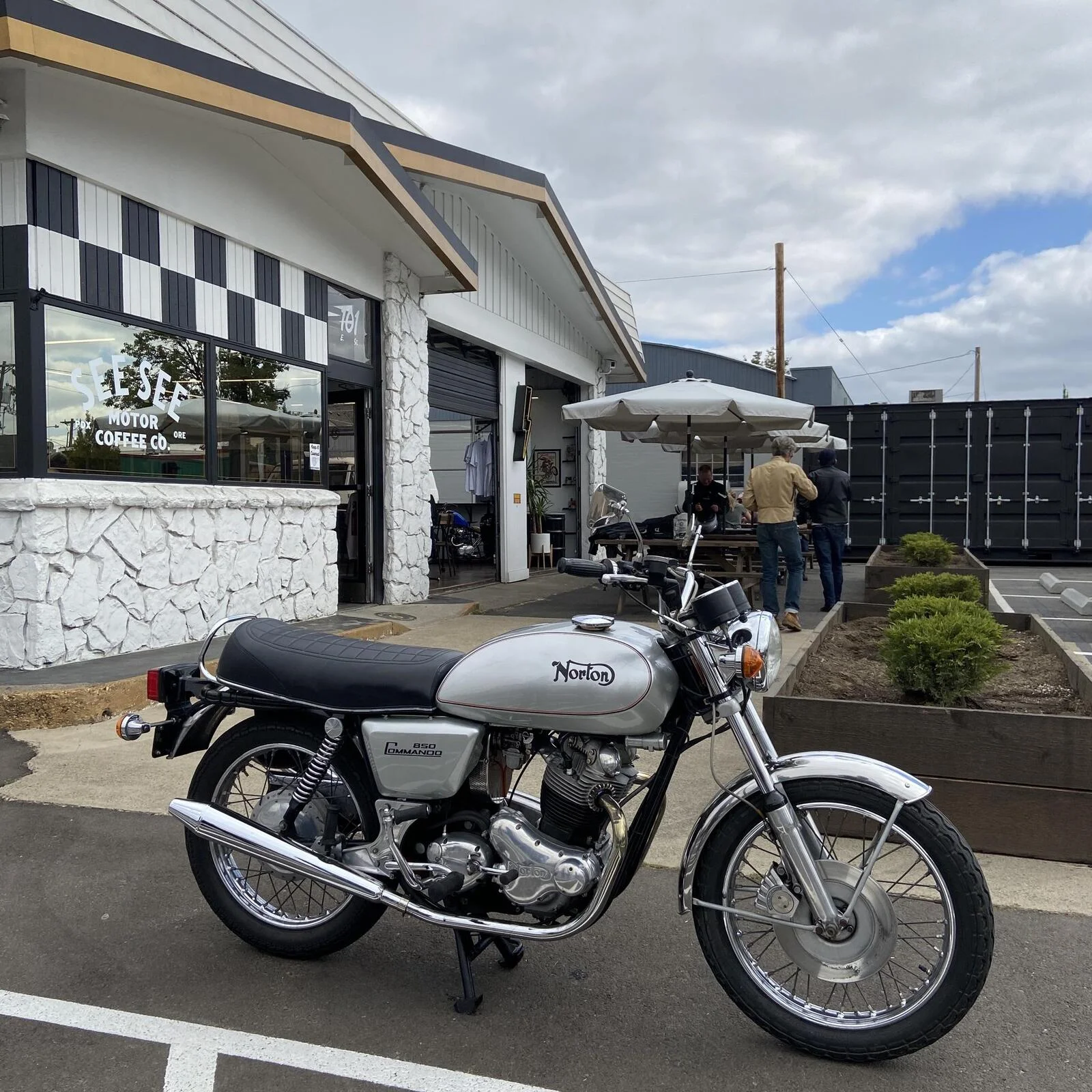 Oregon Norton Club at the Cafe