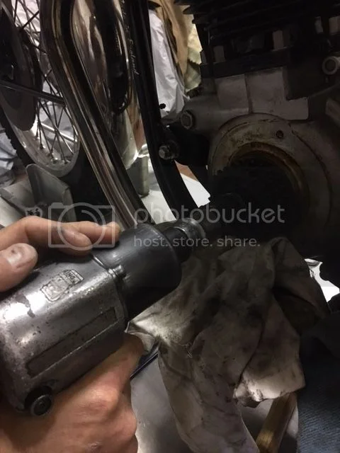 Crankshaft play end and maximum tolerance