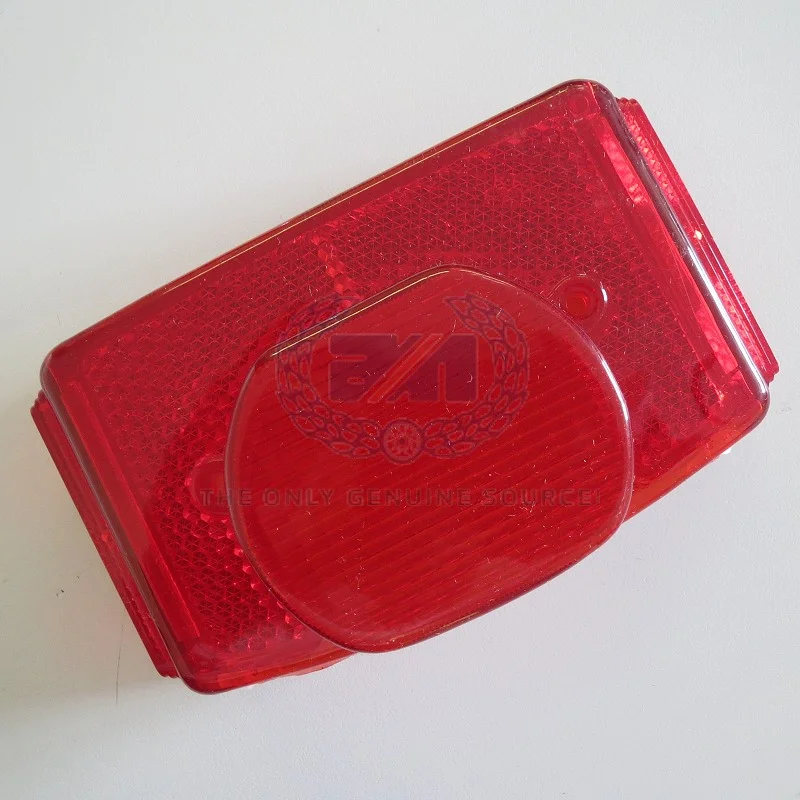 Rear lamp lens...has no reflector??