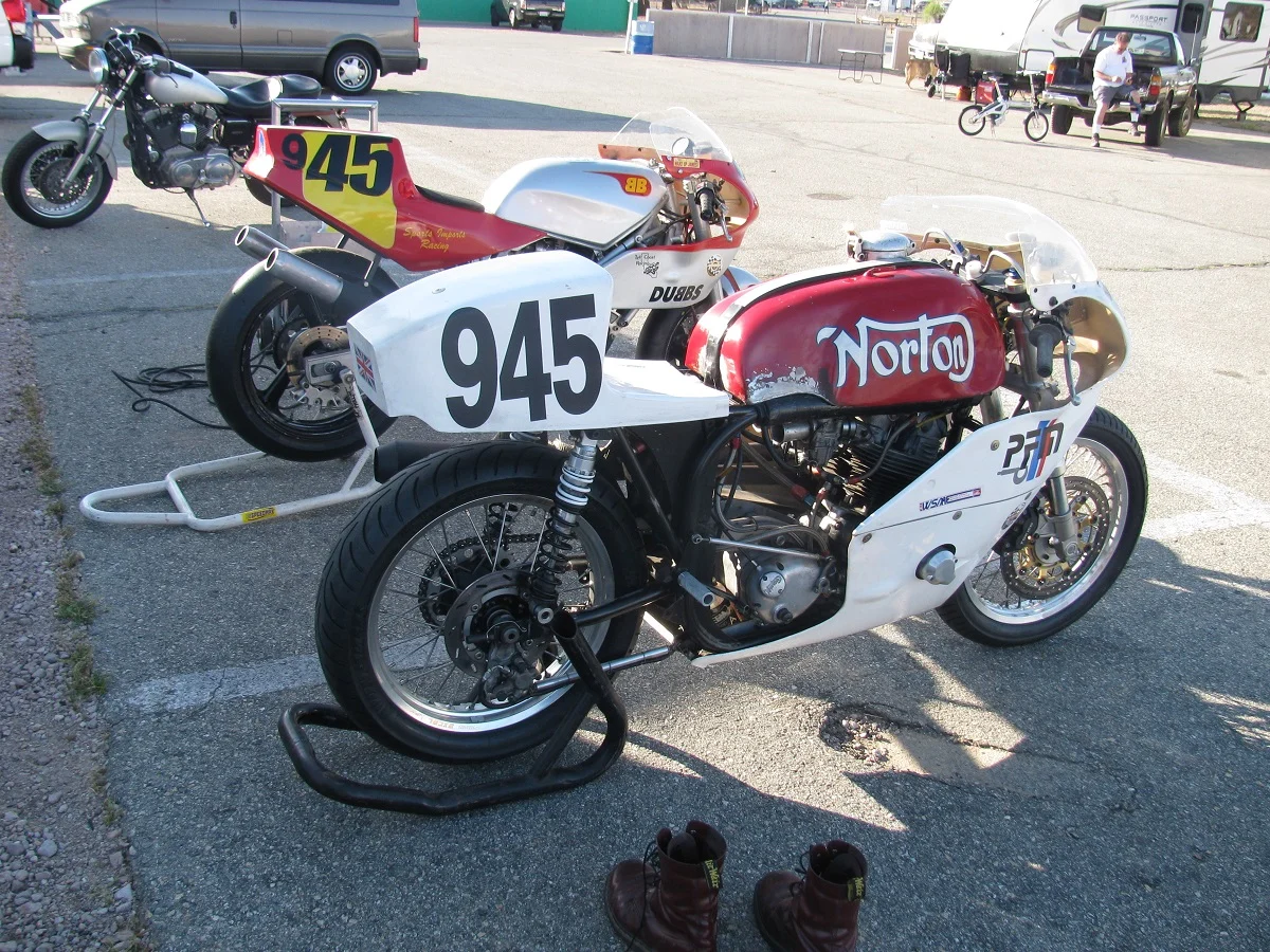 Norton Twins at the Willow Springs AHRMA Race 2018