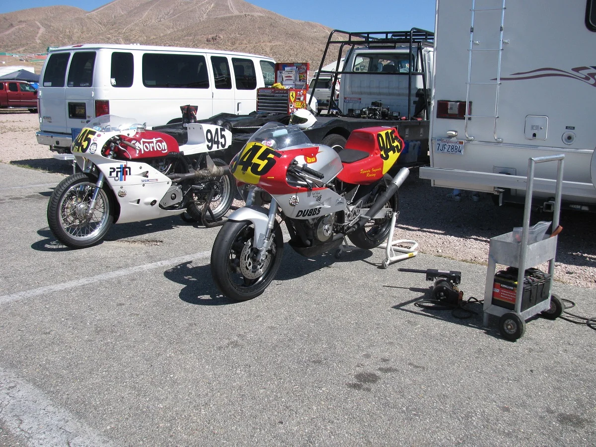 Norton Twins at the Willow Springs AHRMA Race 2018