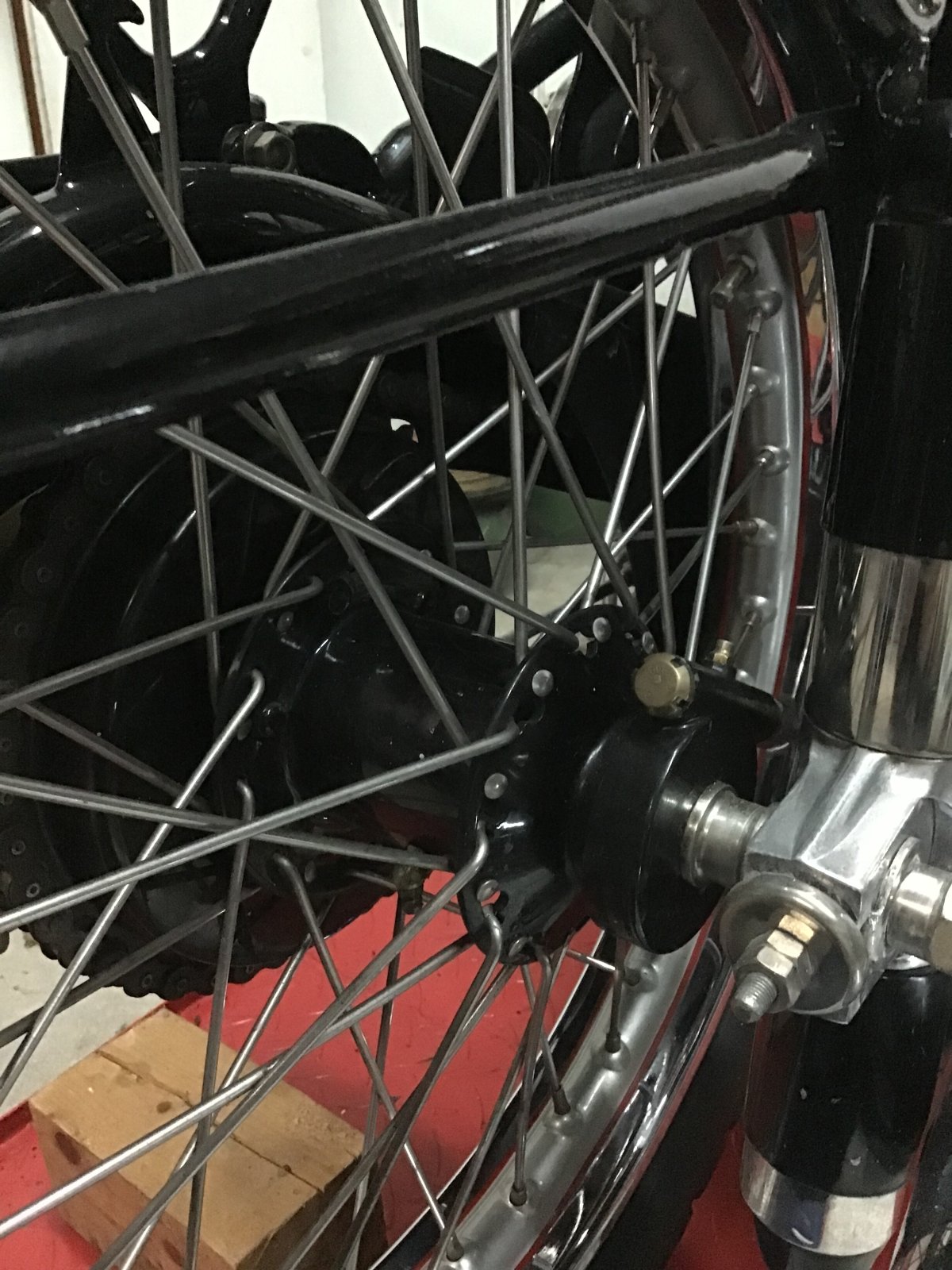 Front wheel lacing