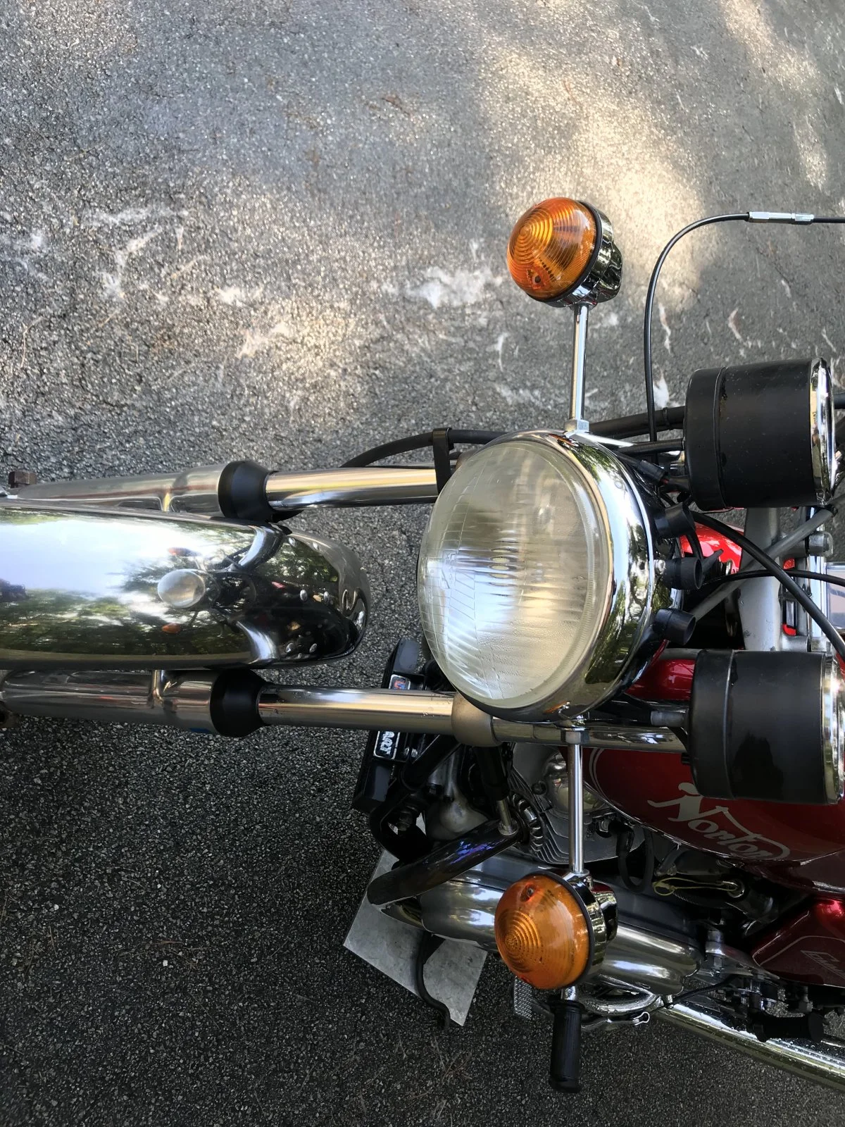 Riding old bikes without indicators (my Norton)