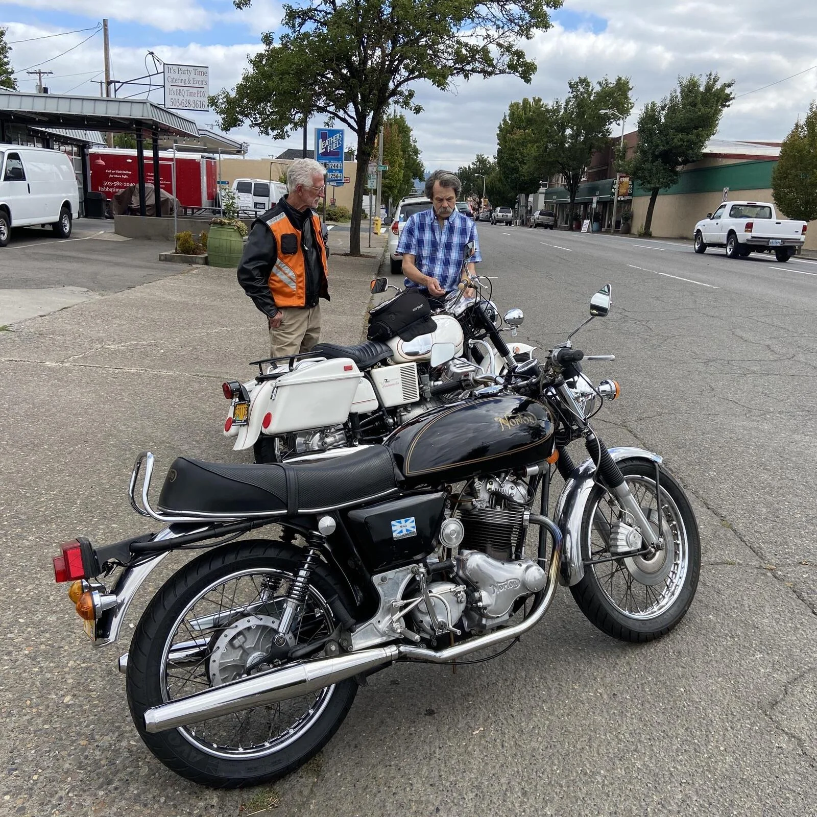 Oregon Norton Club at the Cafe