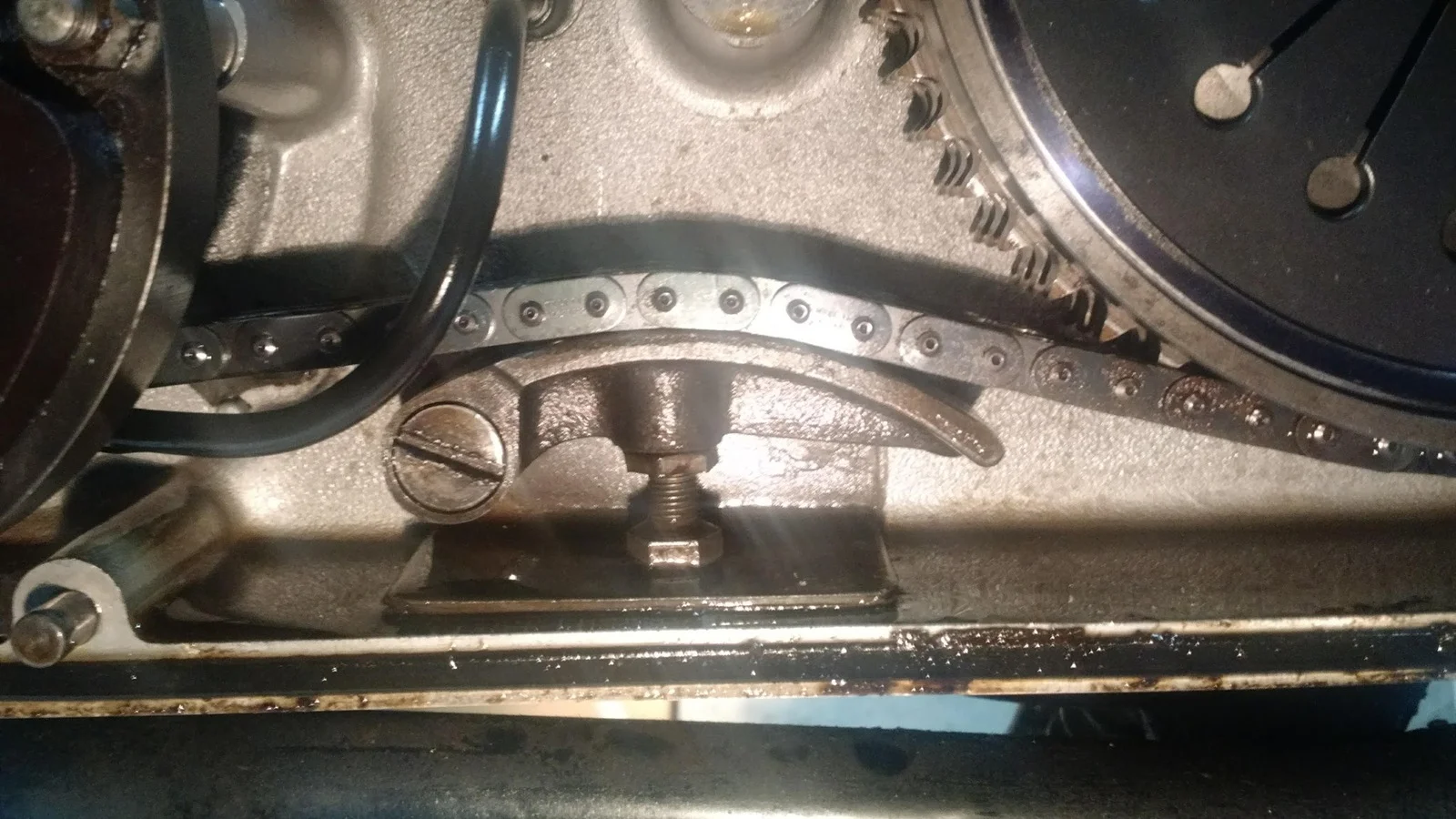 I found an internal tensioning device in my Mk2 chaincase.