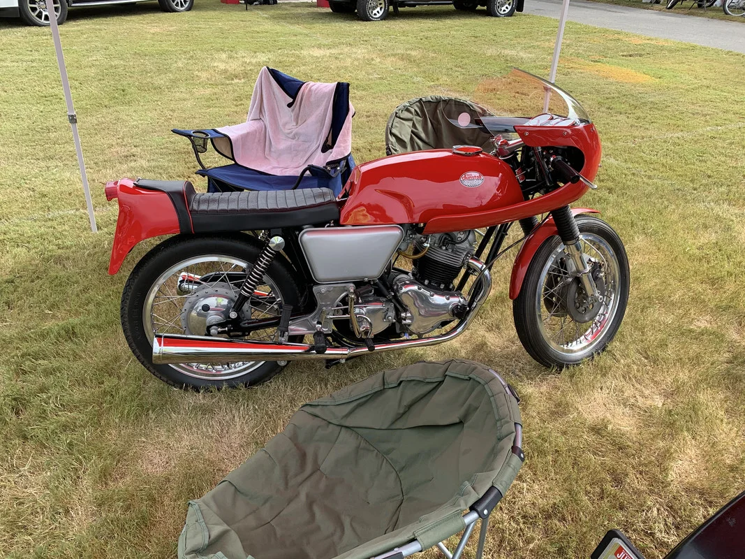 Watching "Chasing Classic Cars"  at Barbers, what was the E start Norton , with mag wheels and a one piece body?