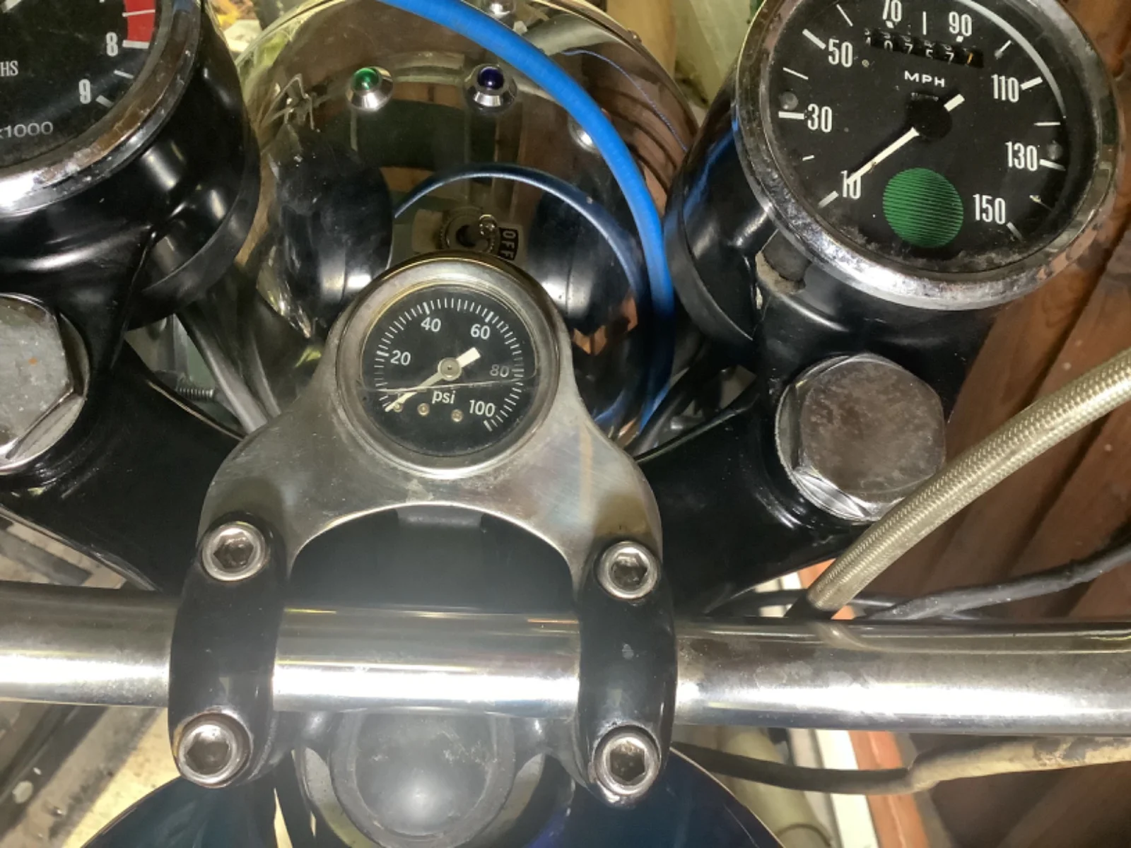 Who makes an oil pressure gage kit?